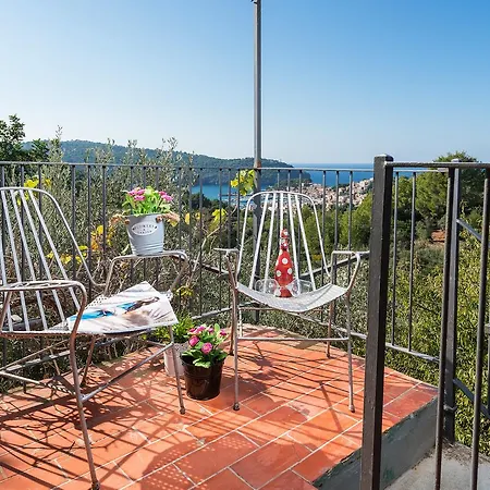 Holiday home Can Divertit